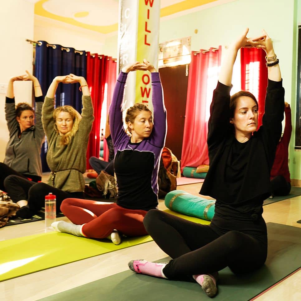 200-hour-yoga-teacher-training 200-hour-yoga-ttc-in-rishikesh