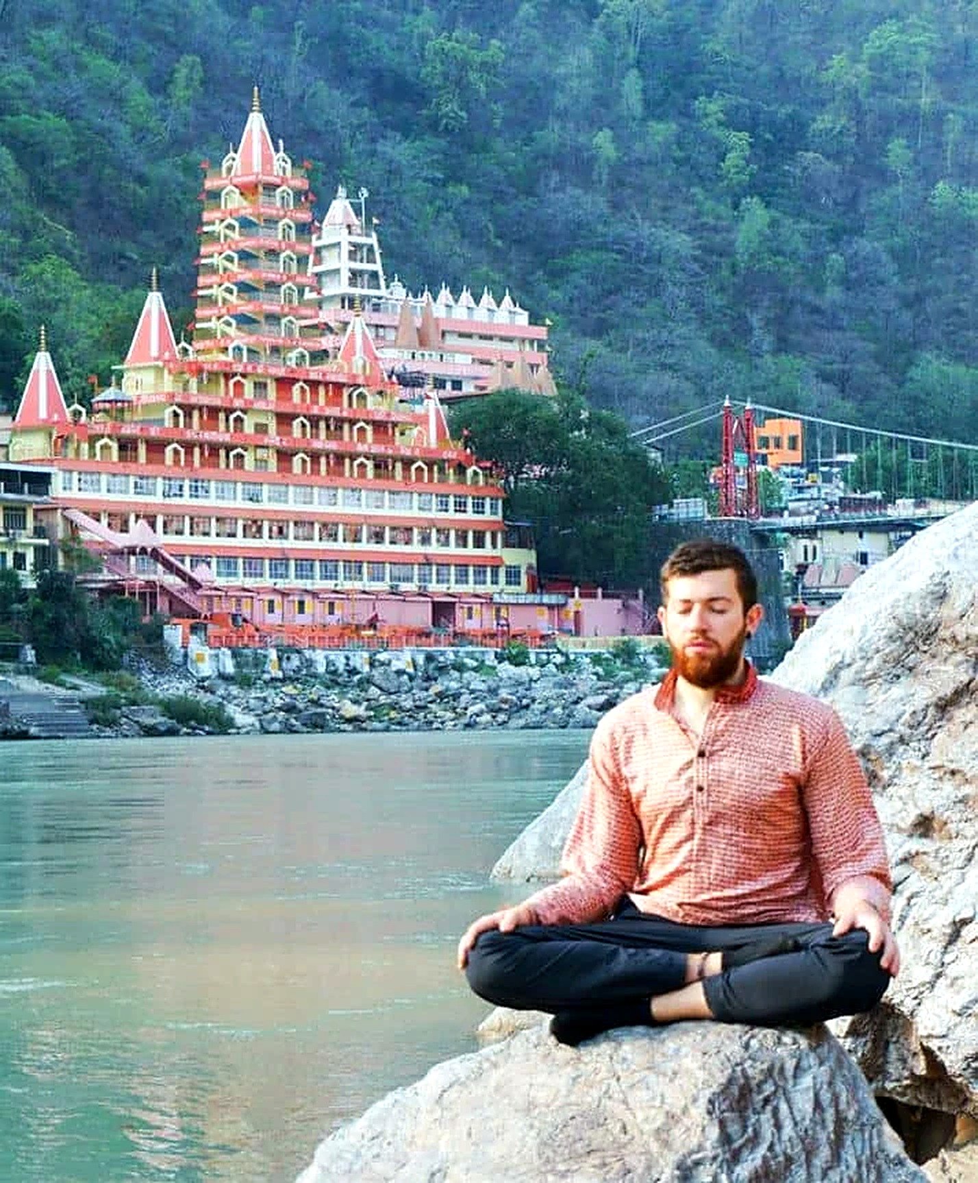 Silent meditation practice by a Rishikesh temple