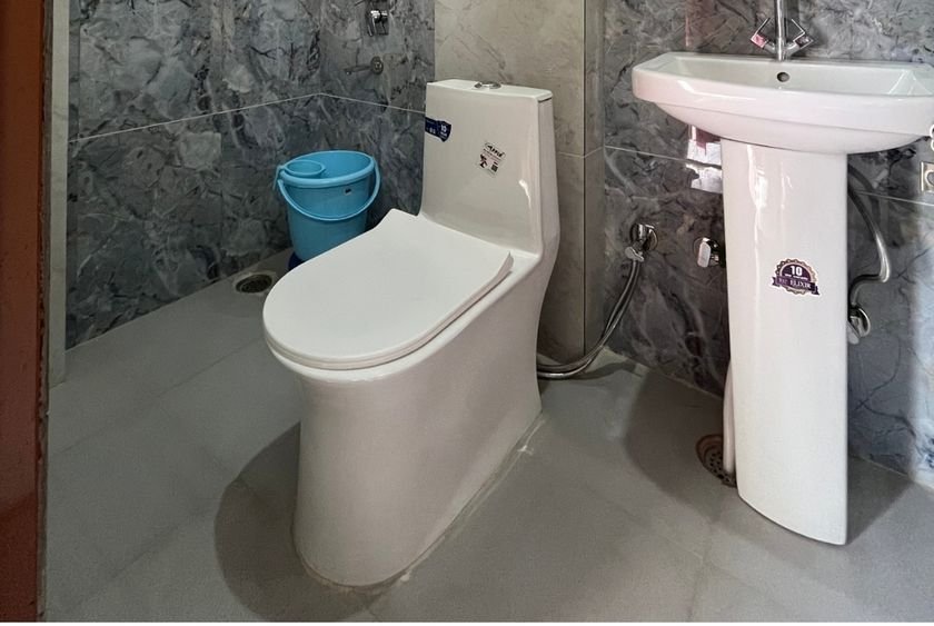 Attached bathroom at Siddhant School of Yoga