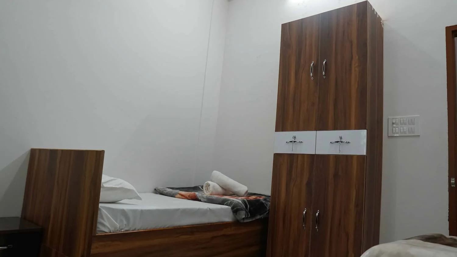 Clean and comfortable ashram accommodation at Siddhant School of Yoga in Rishikesh
